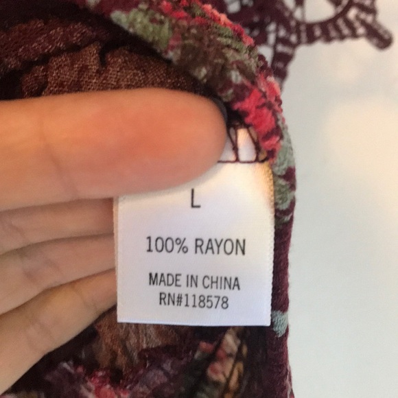 Sassy Floral Patterned off shoulder blouse! - Picture 4 of 4